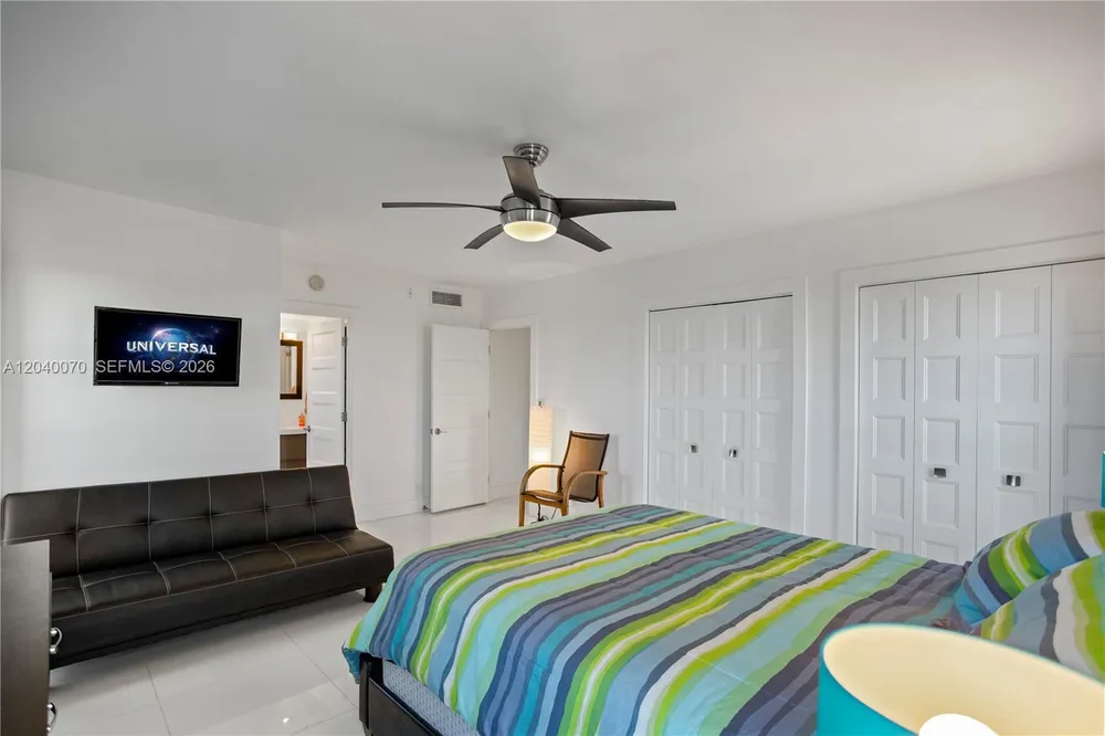 3050 N Palm Aire Dr, Pompano Beach, FL 33069