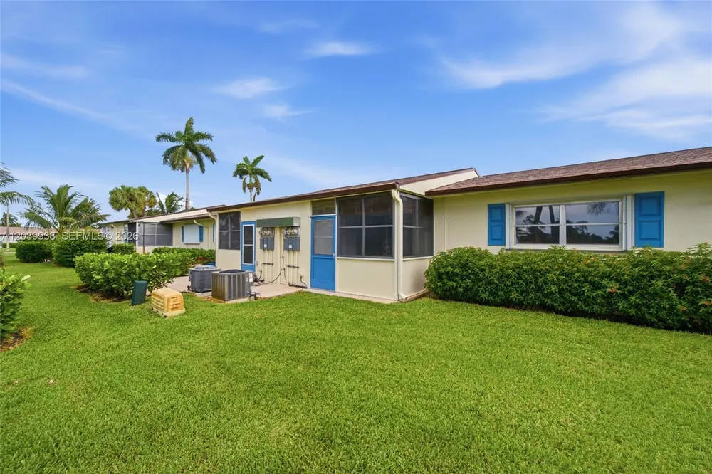 2894 Crosley Dr E, West Palm Beach, FL 33415