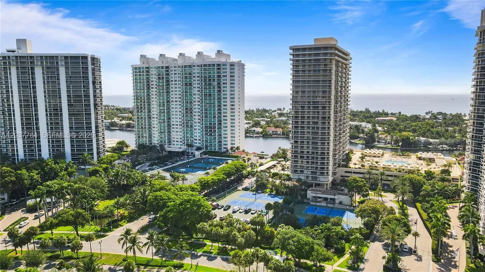 20191 E Country Club Dr, Aventura, FL 33180
