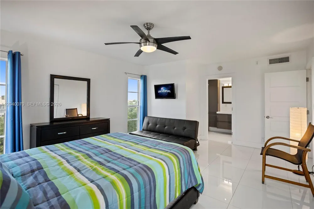 3050 N Palm Aire Dr, Pompano Beach, FL 33069
