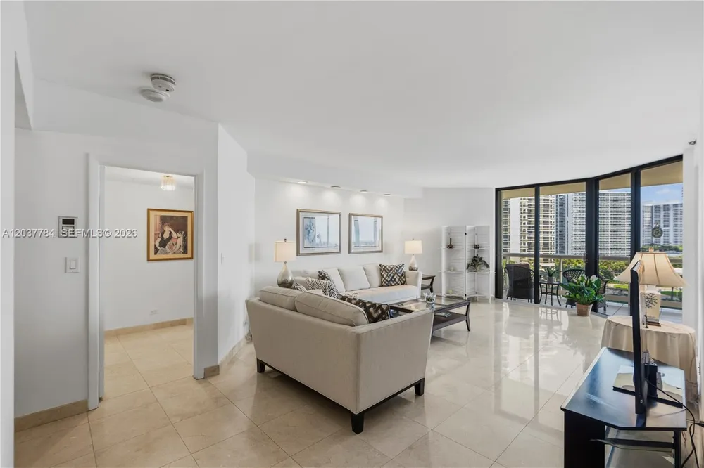 20191 E Country Club Dr, Aventura, FL 33180