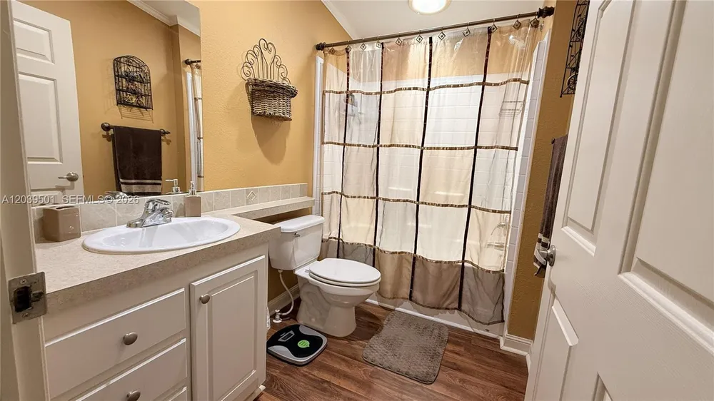 8631 SW 18th Pl, Davie, FL 33324