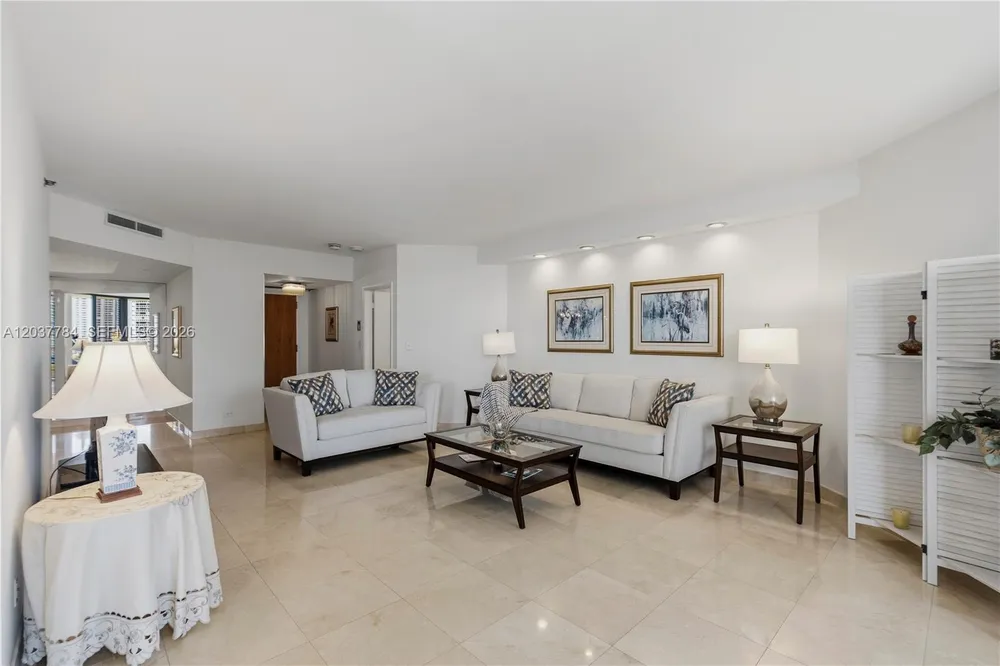 20191 E Country Club Dr, Aventura, FL 33180