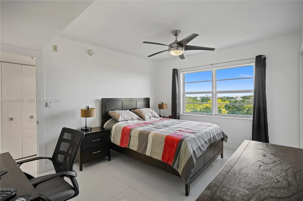 3050 N Palm Aire Dr, Pompano Beach, FL 33069