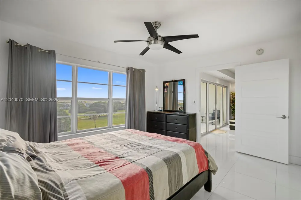 3050 N Palm Aire Dr, Pompano Beach, FL 33069