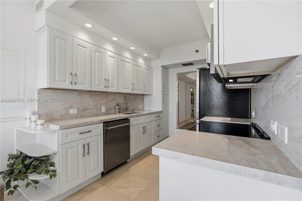 20191 E Country Club Dr, Aventura, FL 33180