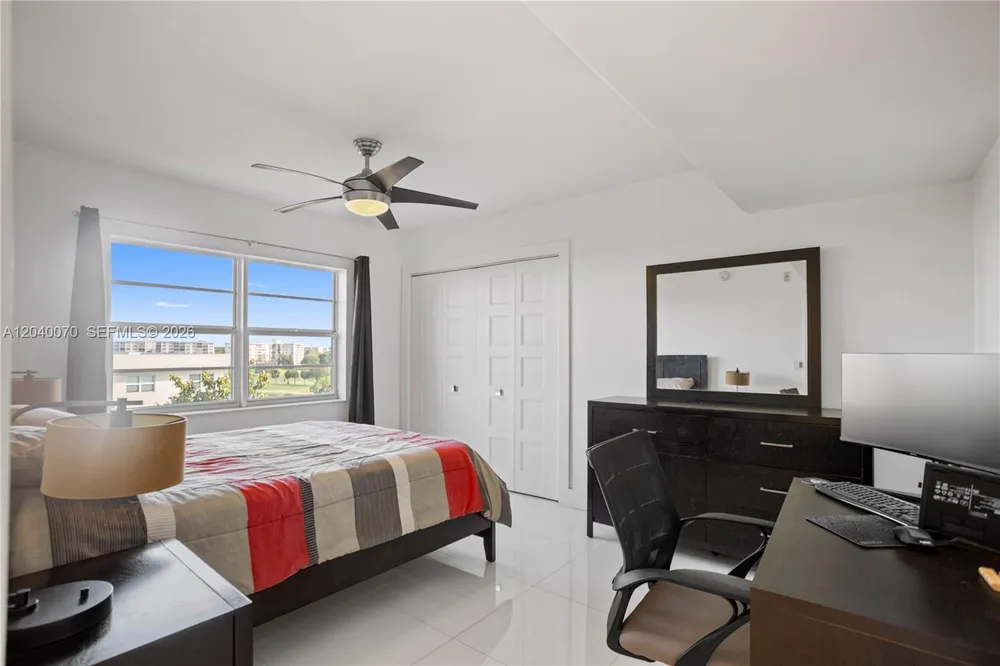 3050 N Palm Aire Dr, Pompano Beach, FL 33069