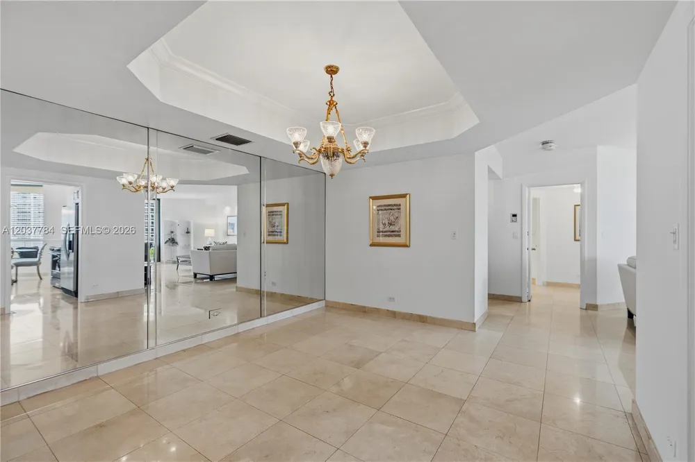 20191 E Country Club Dr, Aventura, FL 33180