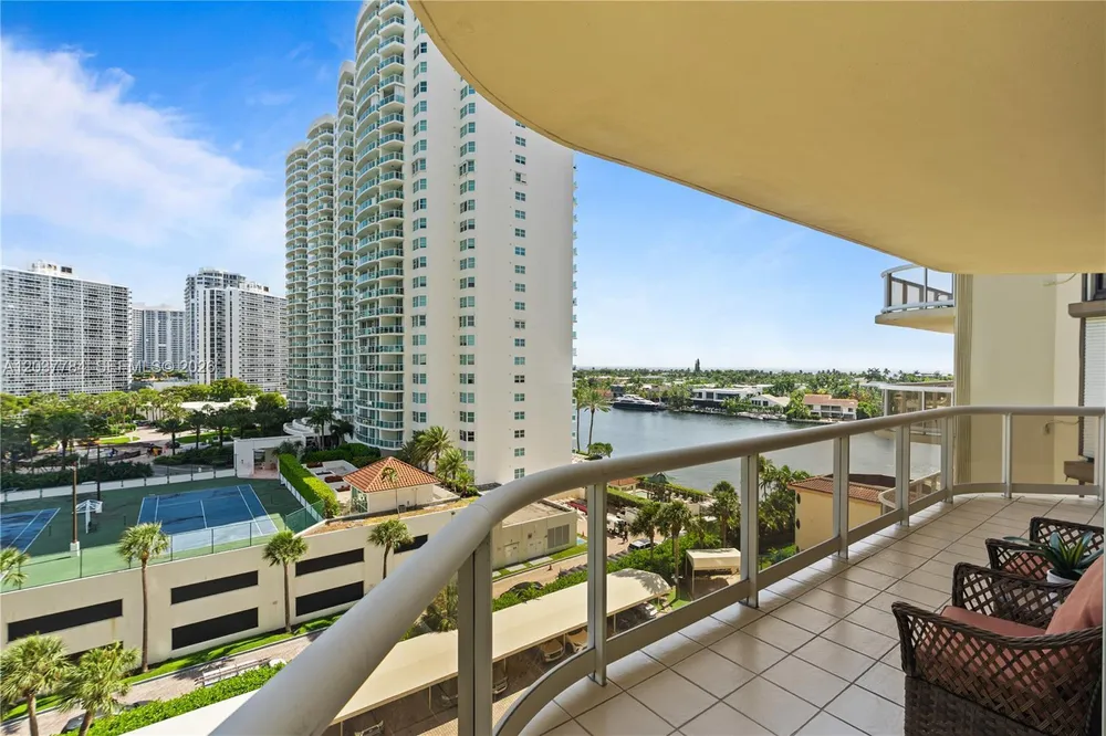 20191 E Country Club Dr, Aventura, FL 33180