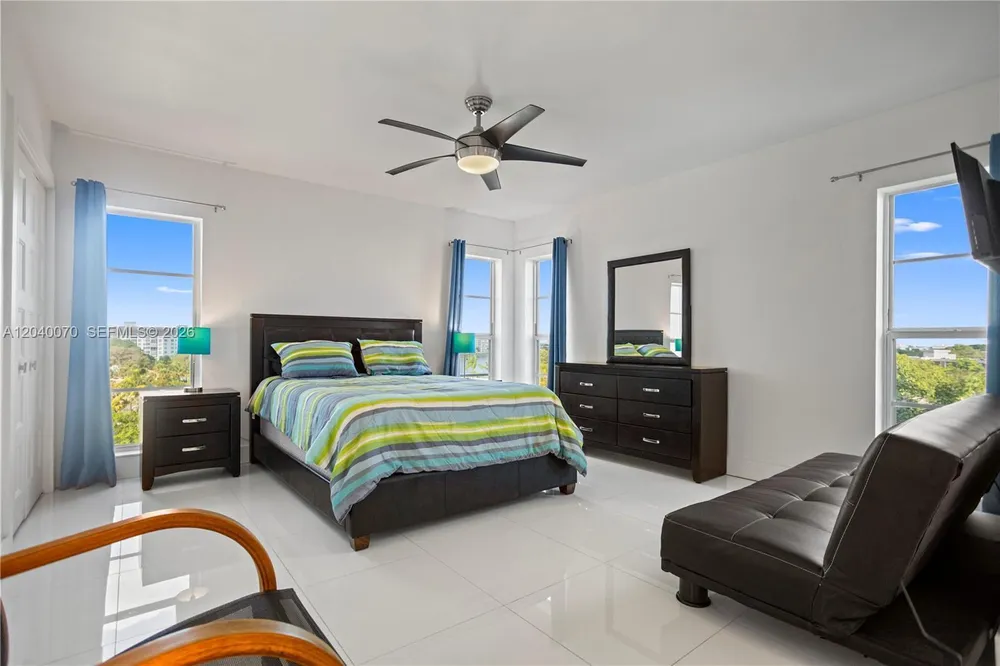 3050 N Palm Aire Dr, Pompano Beach, FL 33069
