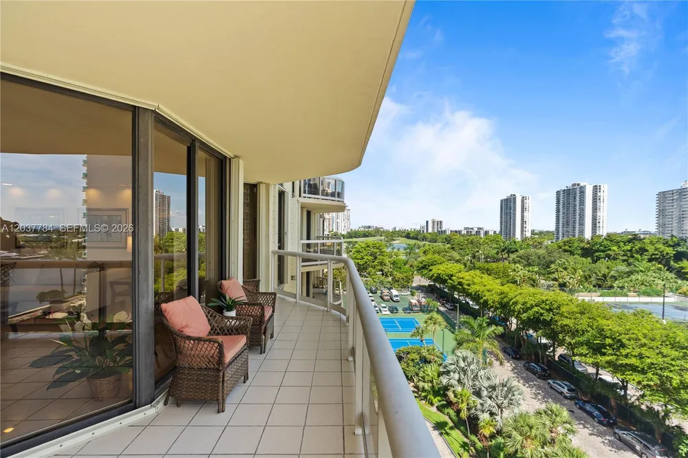 20191 E Country Club Dr, Aventura, FL 33180