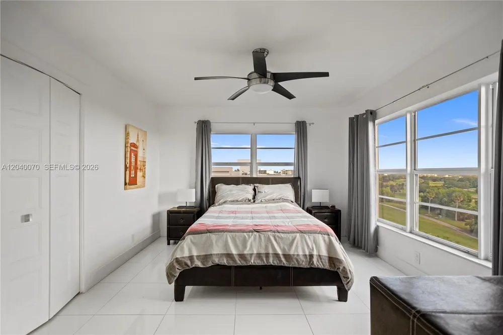 3050 N Palm Aire Dr, Pompano Beach, FL 33069