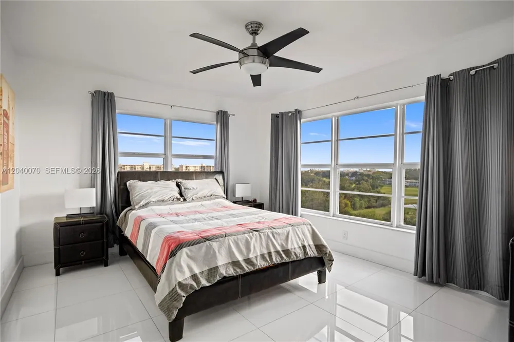 3050 N Palm Aire Dr, Pompano Beach, FL 33069