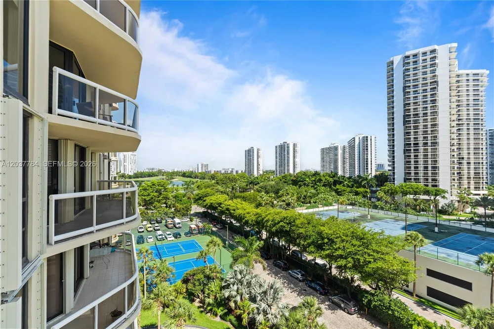 20191 E Country Club Dr, Aventura, FL 33180