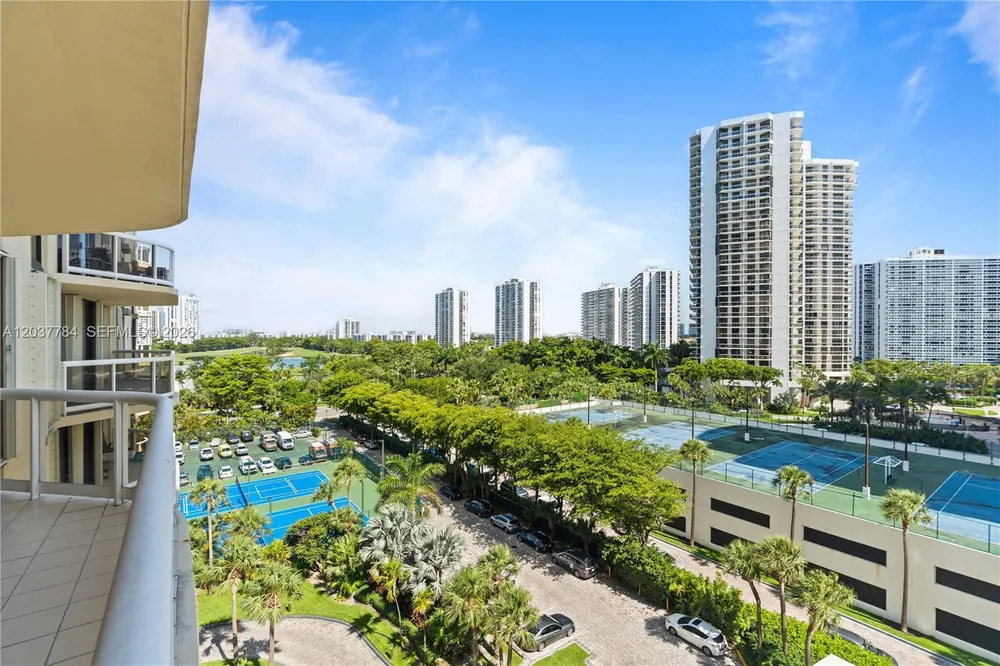 20191 E Country Club Dr, Aventura, FL 33180