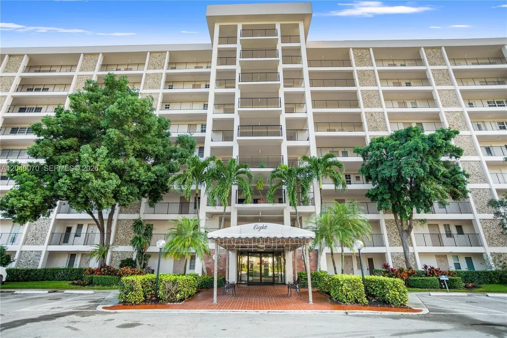 3050 N Palm Aire Dr, Pompano Beach, FL 33069