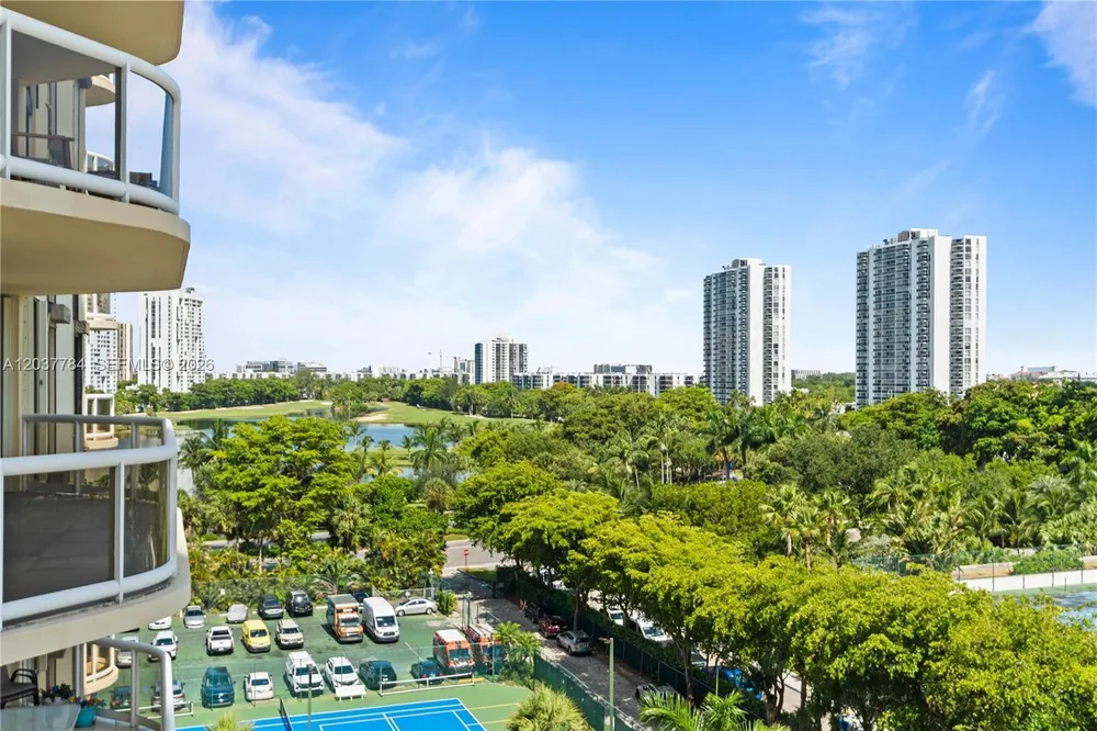 20191 E Country Club Dr, Aventura, FL 33180