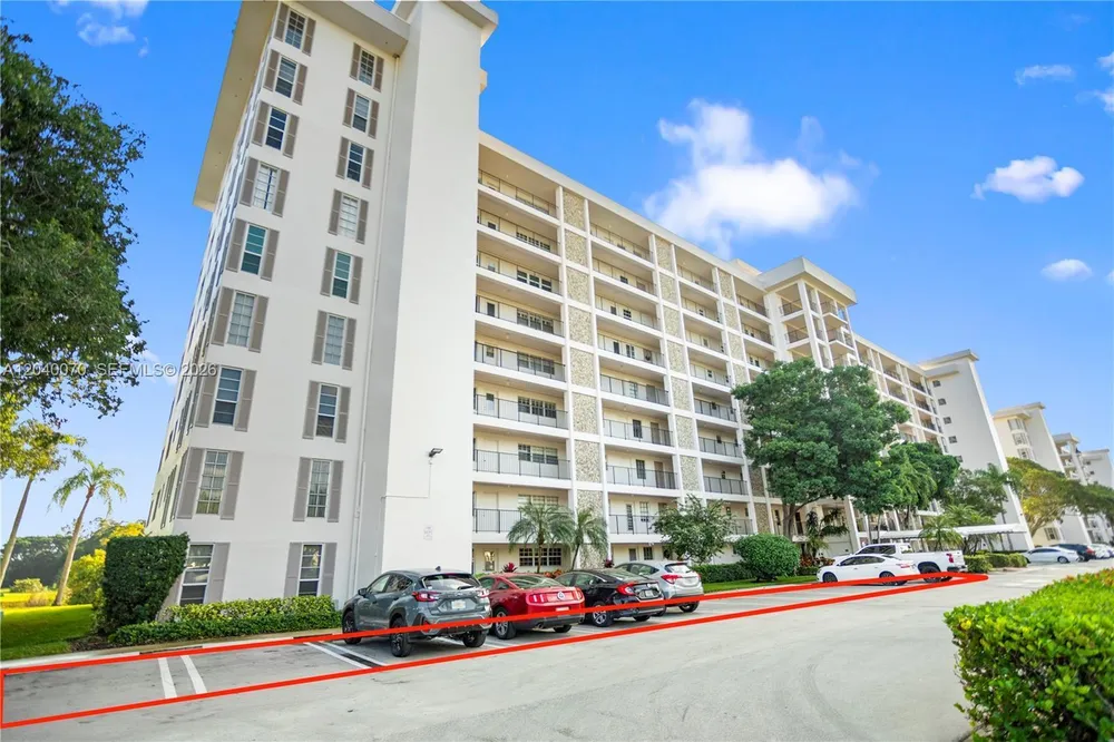3050 N Palm Aire Dr, Pompano Beach, FL 33069