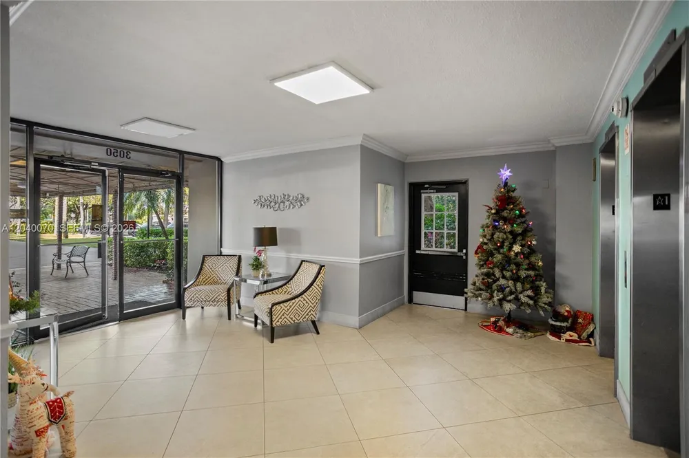 3050 N Palm Aire Dr, Pompano Beach, FL 33069