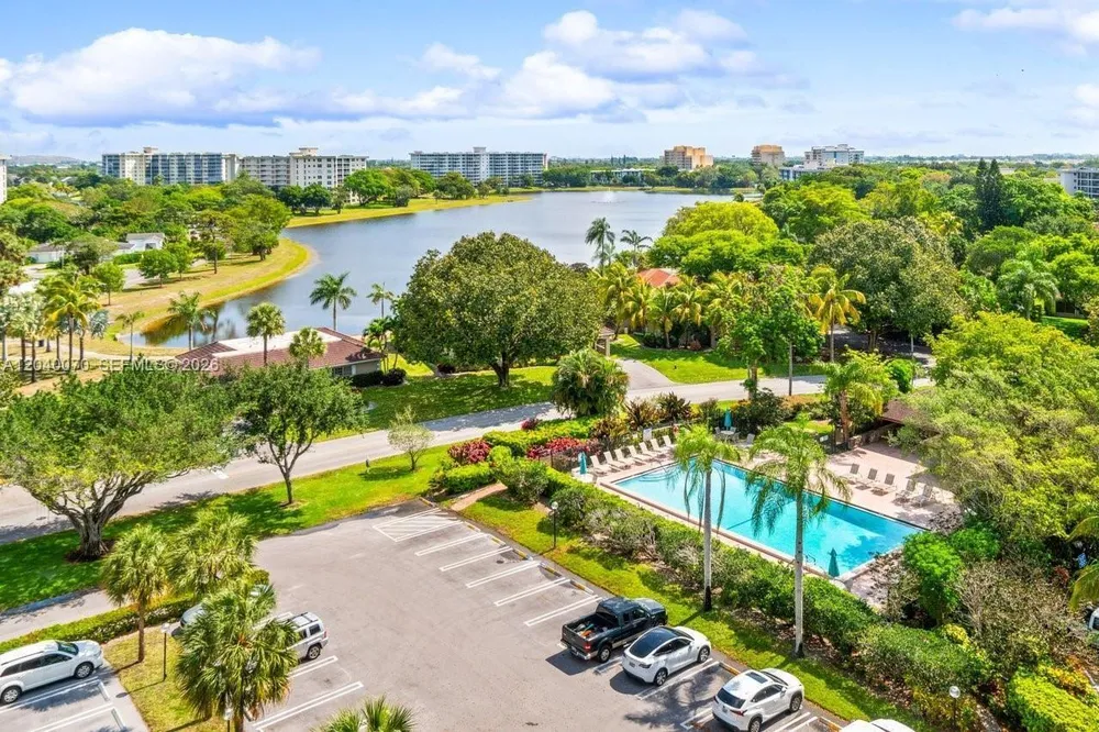 3050 N Palm Aire Dr, Pompano Beach, FL 33069
