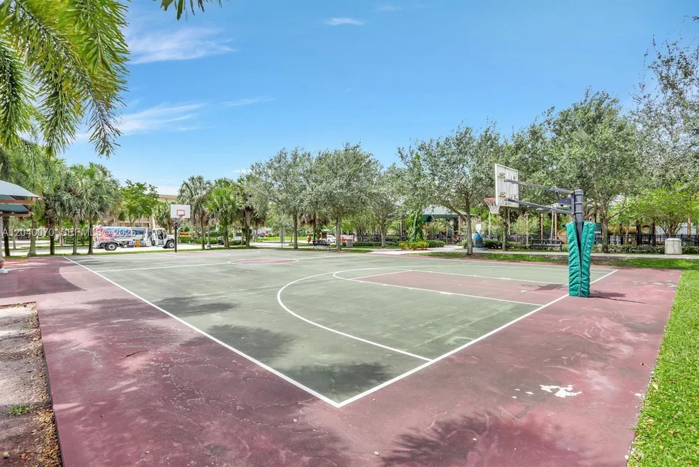 3050 N Palm Aire Dr, Pompano Beach, FL 33069