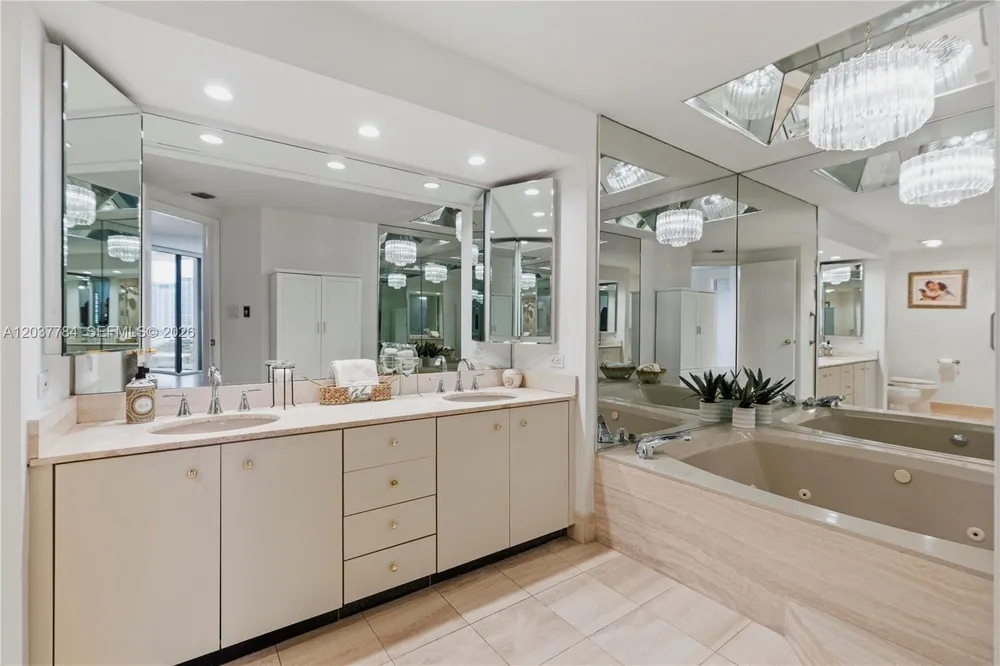 20191 E Country Club Dr, Aventura, FL 33180