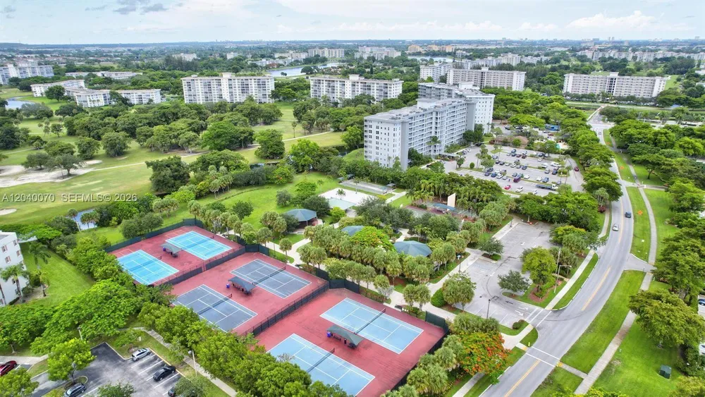 3050 N Palm Aire Dr, Pompano Beach, FL 33069