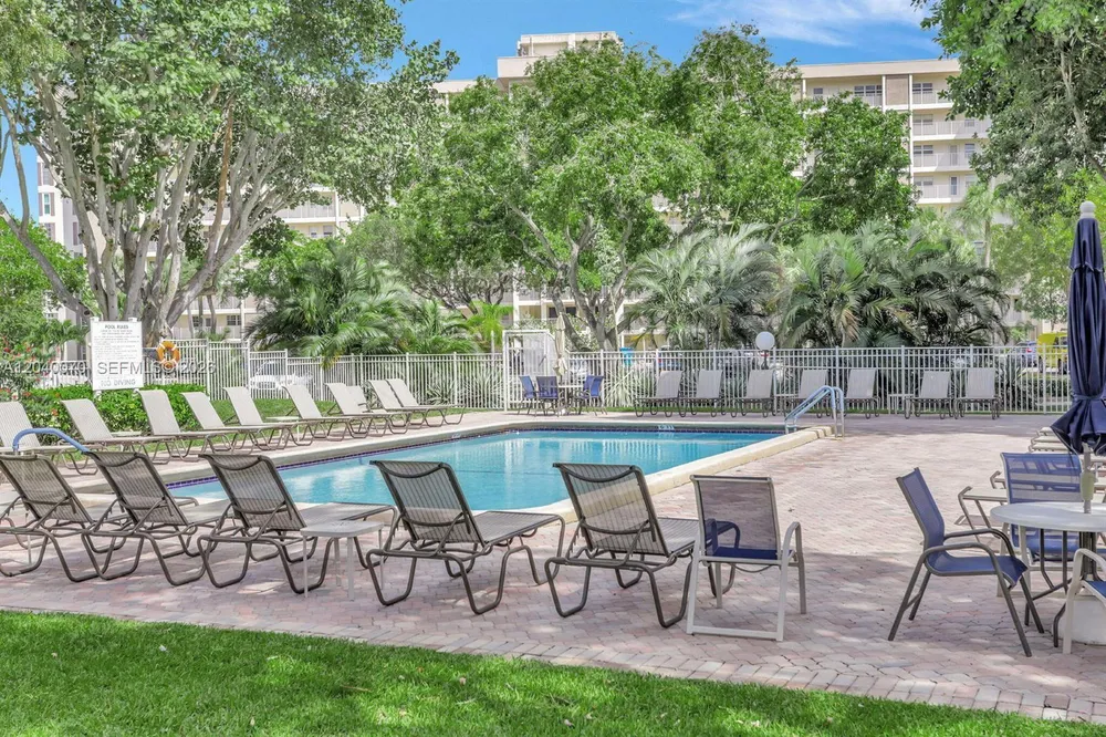 3050 N Palm Aire Dr, Pompano Beach, FL 33069
