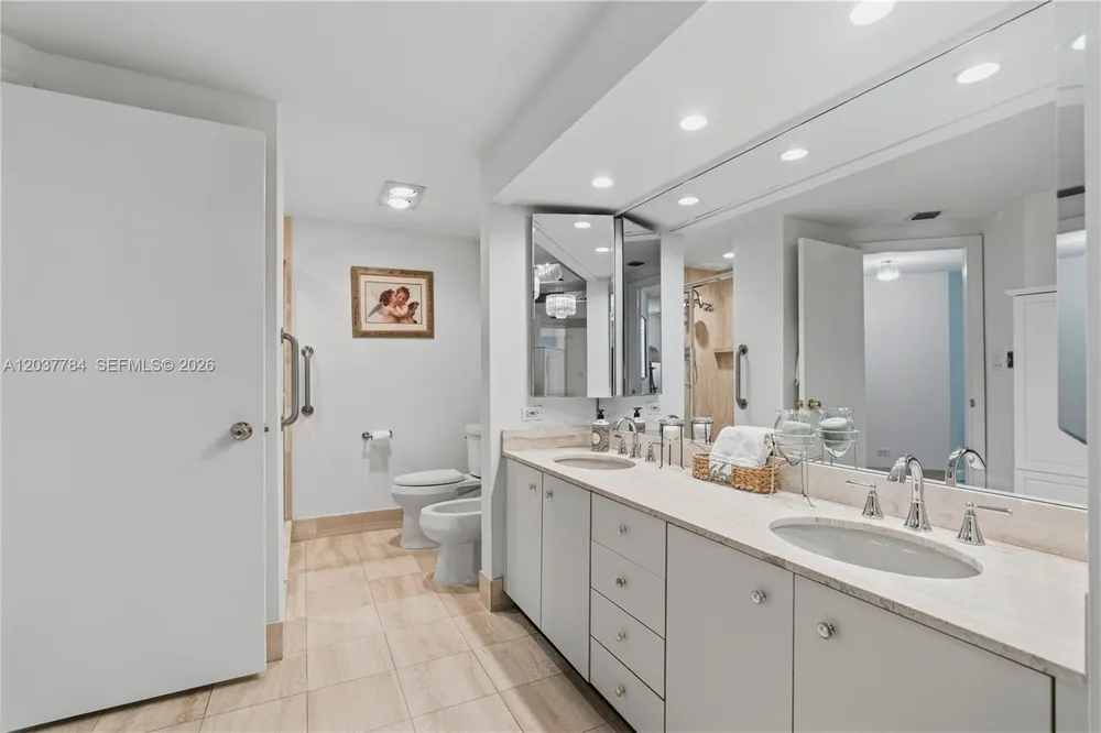 20191 E Country Club Dr, Aventura, FL 33180