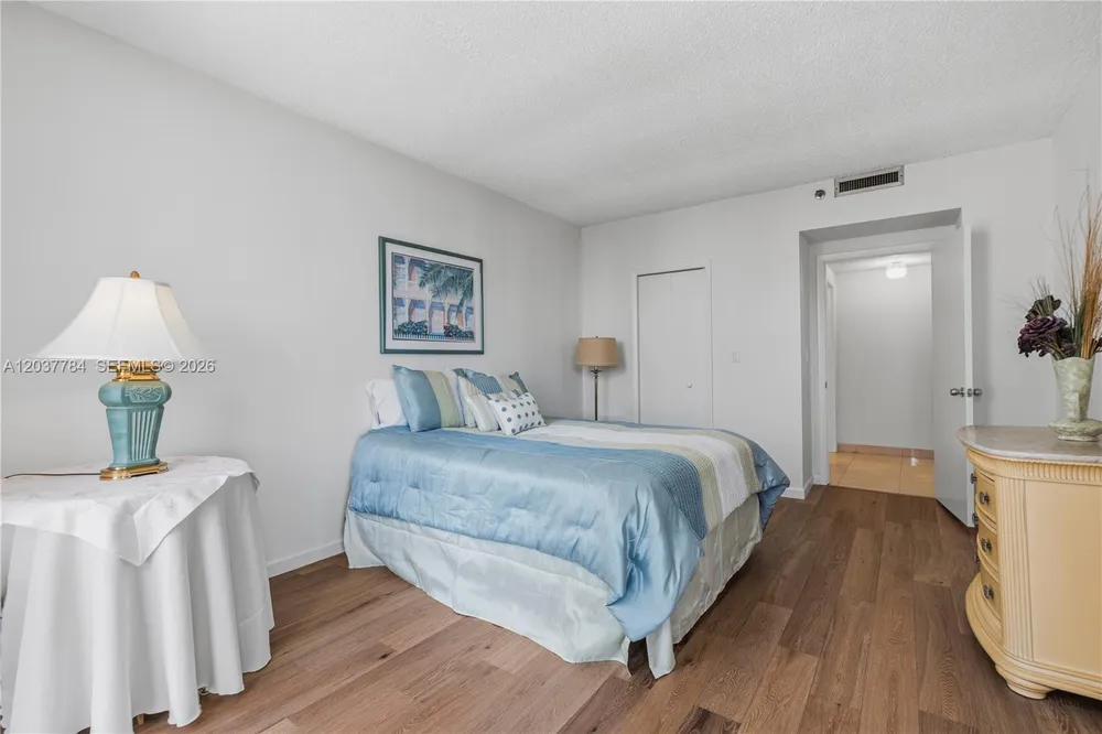 20191 E Country Club Dr, Aventura, FL 33180