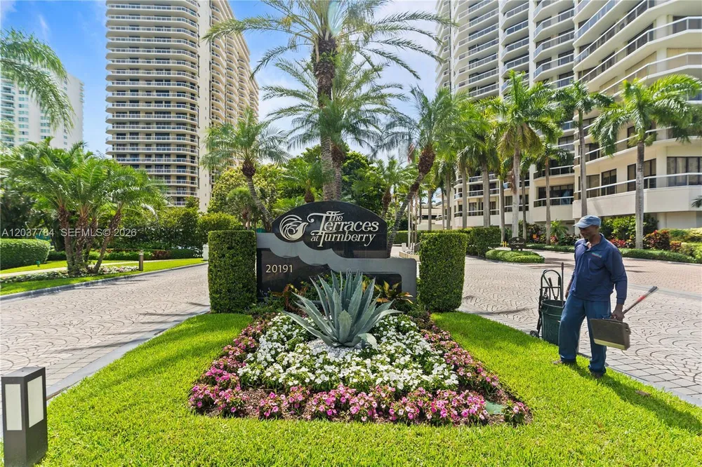 20191 E Country Club Dr, Aventura, FL 33180