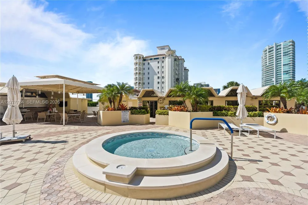 20191 E Country Club Dr, Aventura, FL 33180