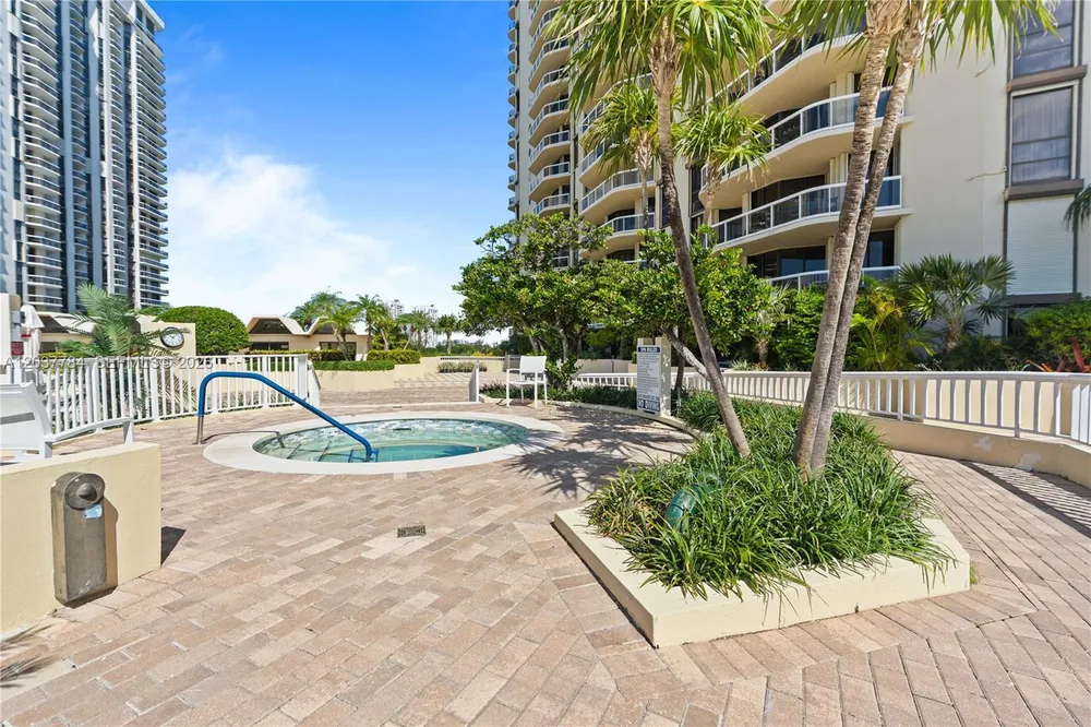 20191 E Country Club Dr, Aventura, FL 33180