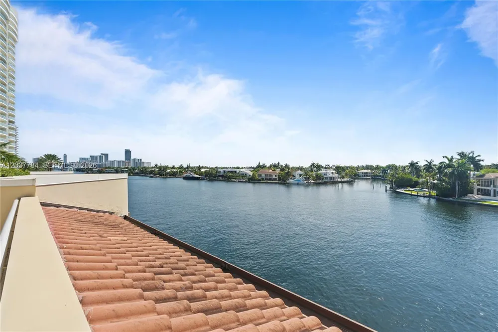 20191 E Country Club Dr, Aventura, FL 33180