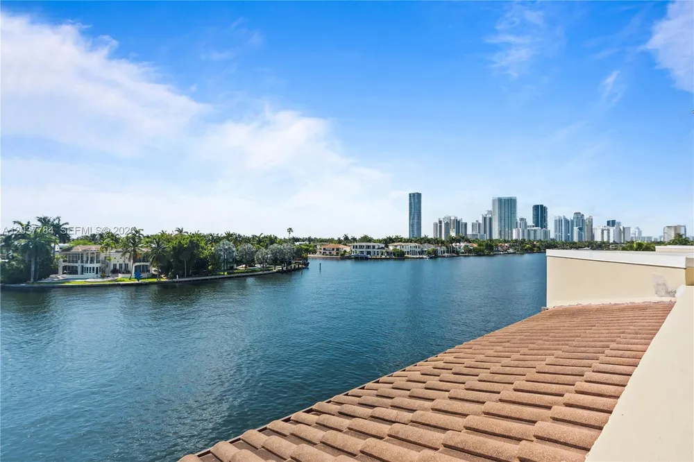 20191 E Country Club Dr, Aventura, FL 33180