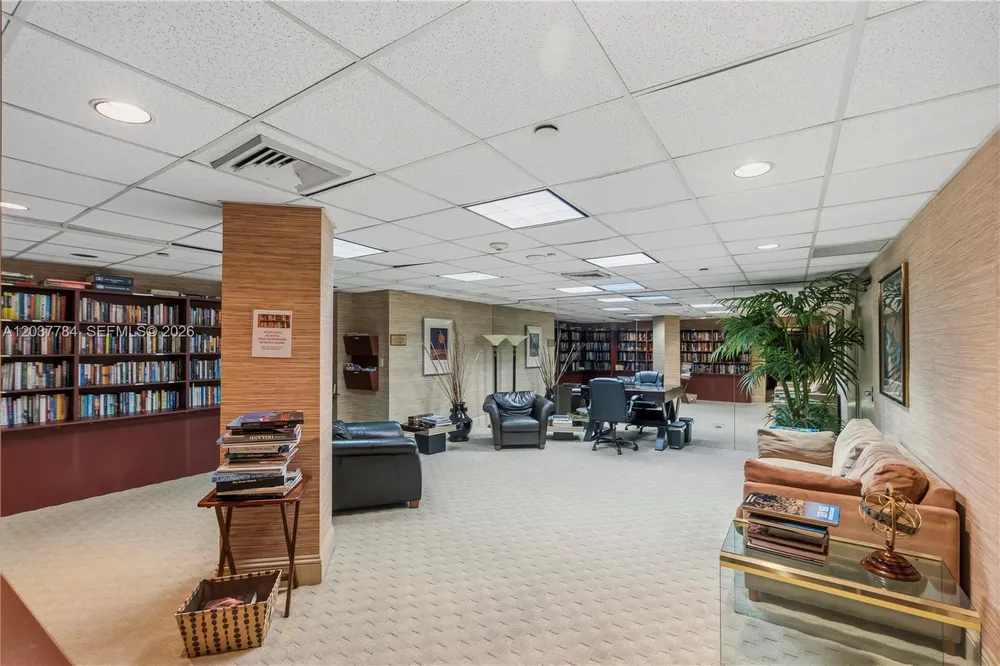 20191 E Country Club Dr, Aventura, FL 33180