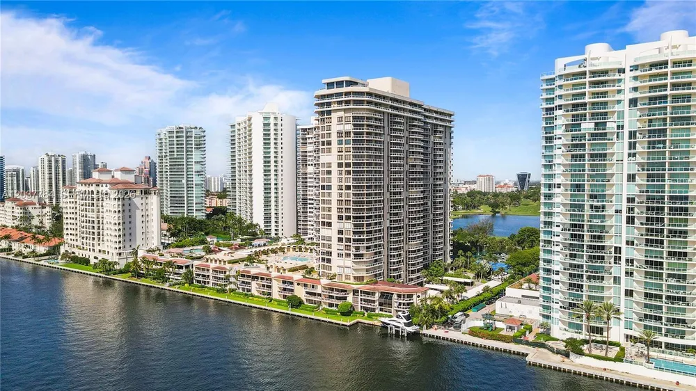 20191 E Country Club Dr, Aventura, FL 33180