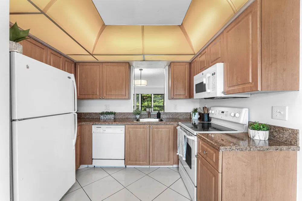 7301 Amberly Ln, Delray Beach, FL 33446