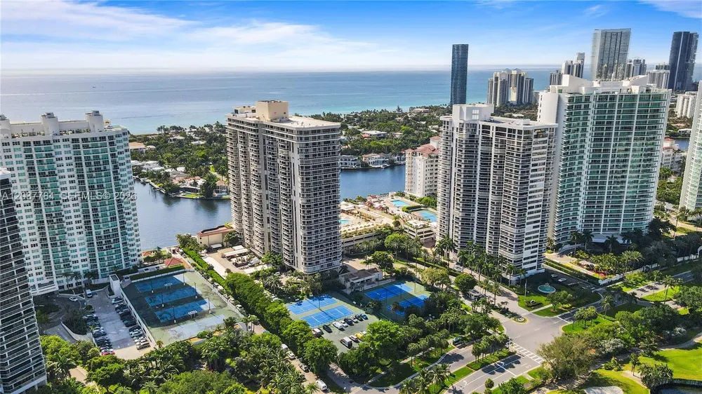 20191 E Country Club Dr, Aventura, FL 33180