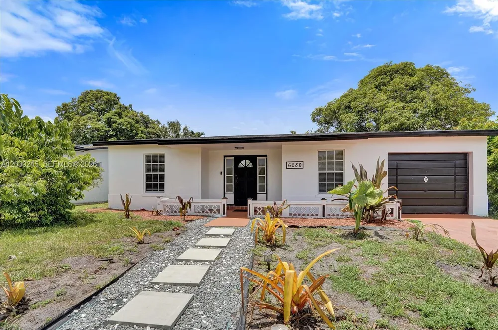 6280 SW 8th Pl, North Lauderdale, FL 33068