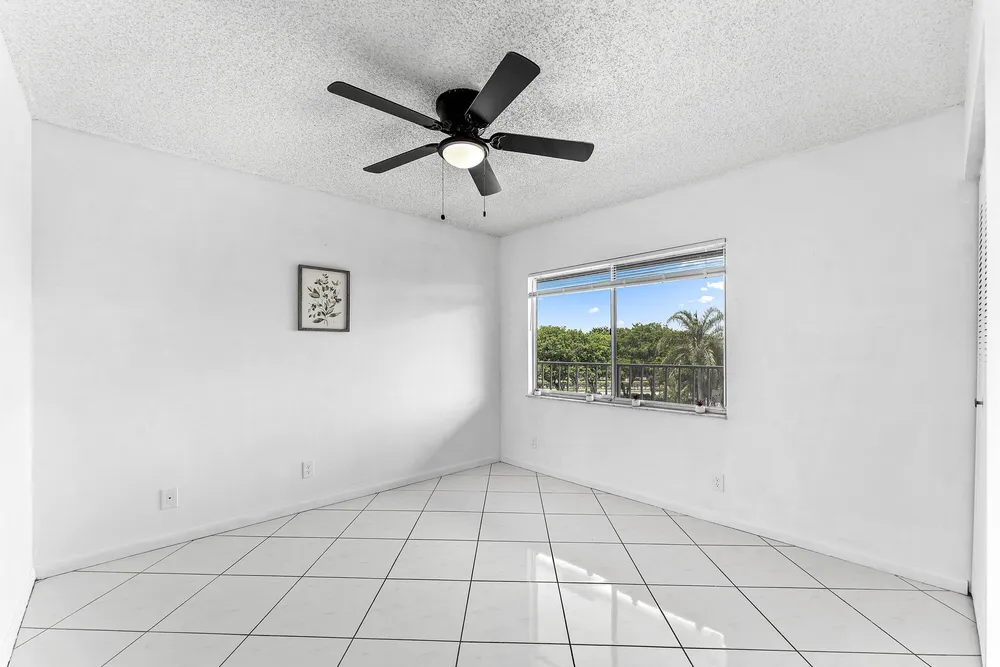 7301 Amberly Ln, Delray Beach, FL 33446