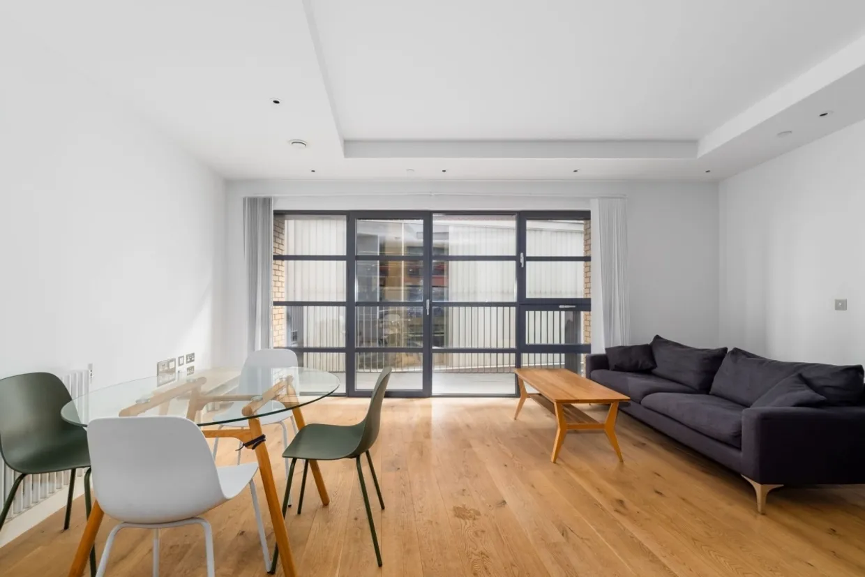 Lyell Street, E14 photo 1