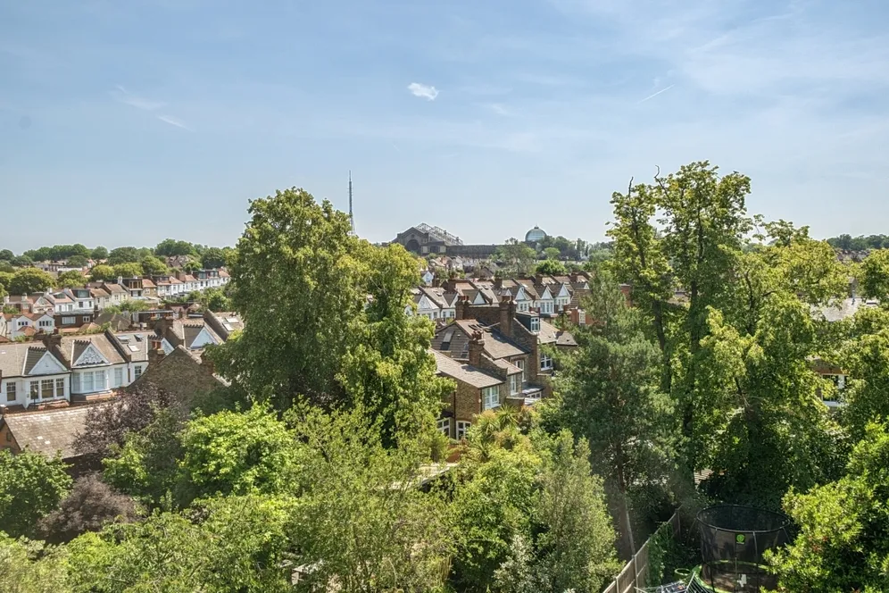 Alexandra Park Road London N10 photo 4