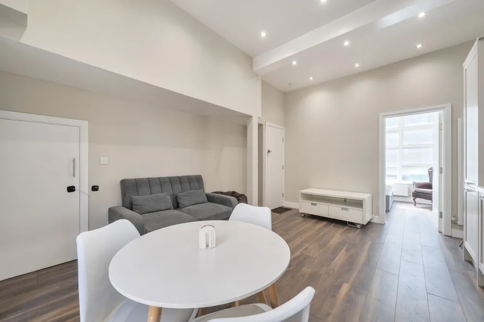 Grafton Road London NW5 photo 8