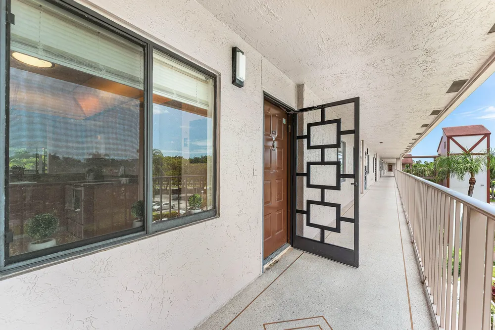 7301 Amberly Ln, Delray Beach, FL 33446