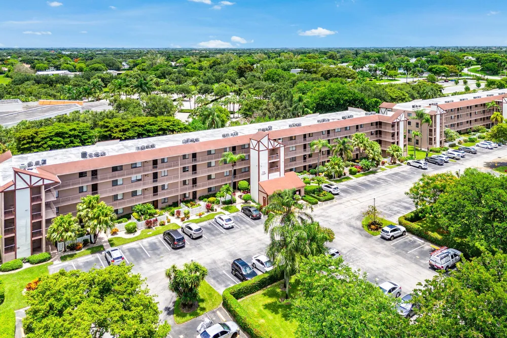 7301 Amberly Ln, Delray Beach, FL 33446