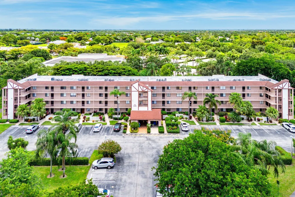 7301 Amberly Ln, Delray Beach, FL 33446