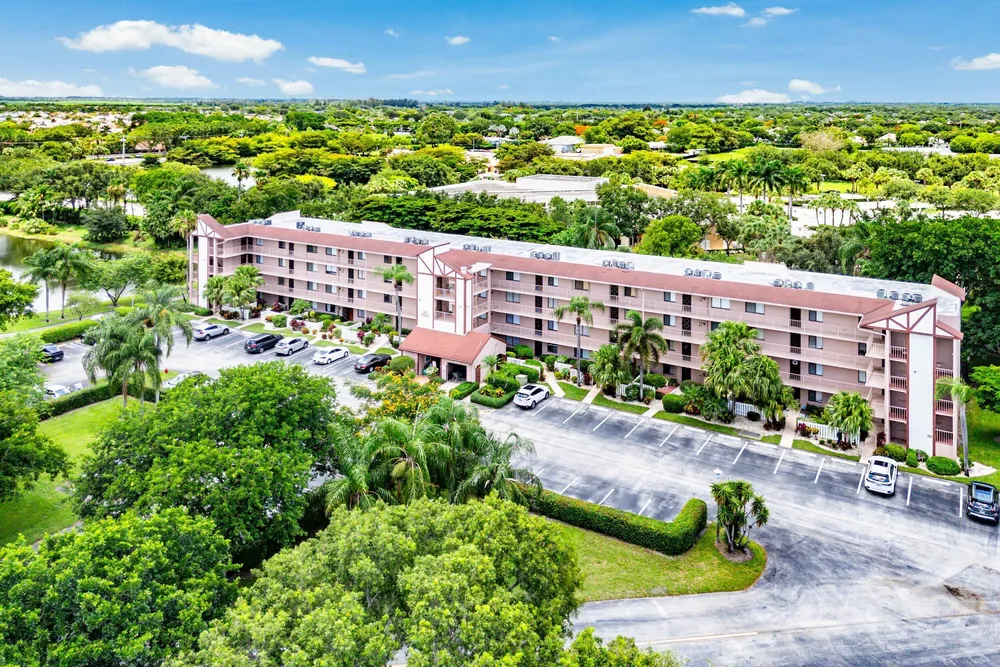 7301 Amberly Ln, Delray Beach, FL 33446