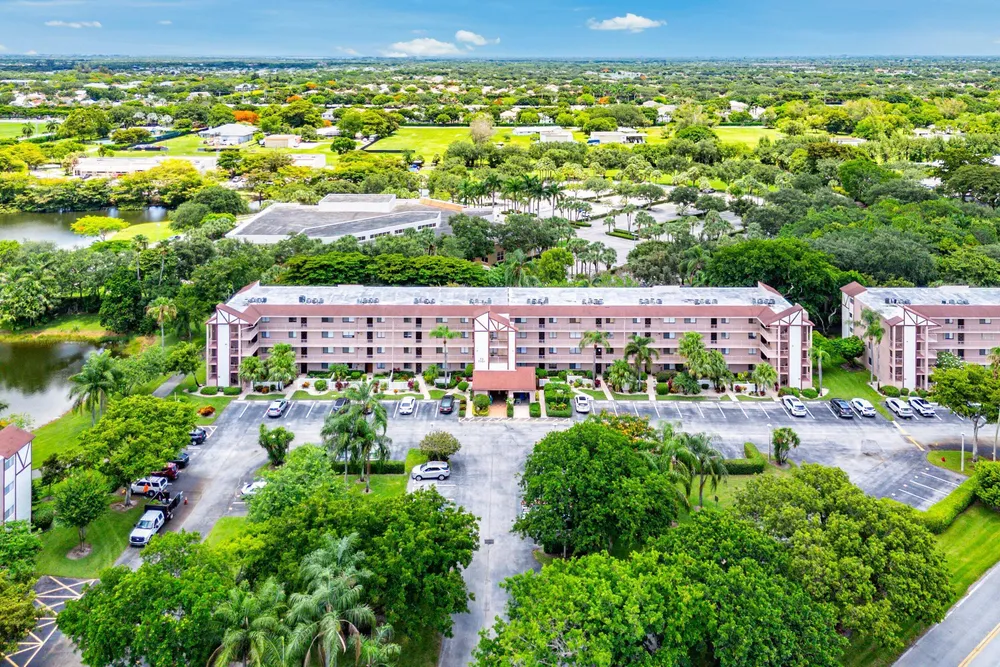 7301 Amberly Ln, Delray Beach, FL 33446