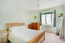 Brighton Road Addlestone KT15 photo 4